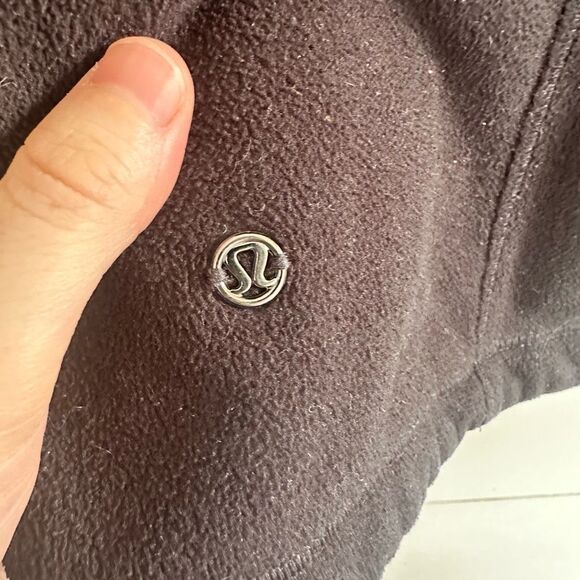 Lululemon Women’s 8 Black Sherpa Faux Fur Zip Up Jacket - Picture 3 of 5